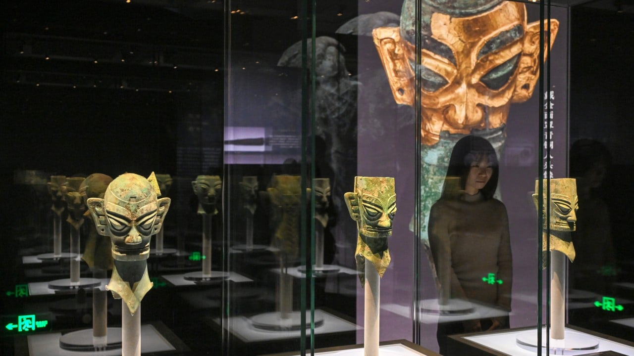 How did a prized red gemstone reach the ancient, mysterious Shu kingdom?