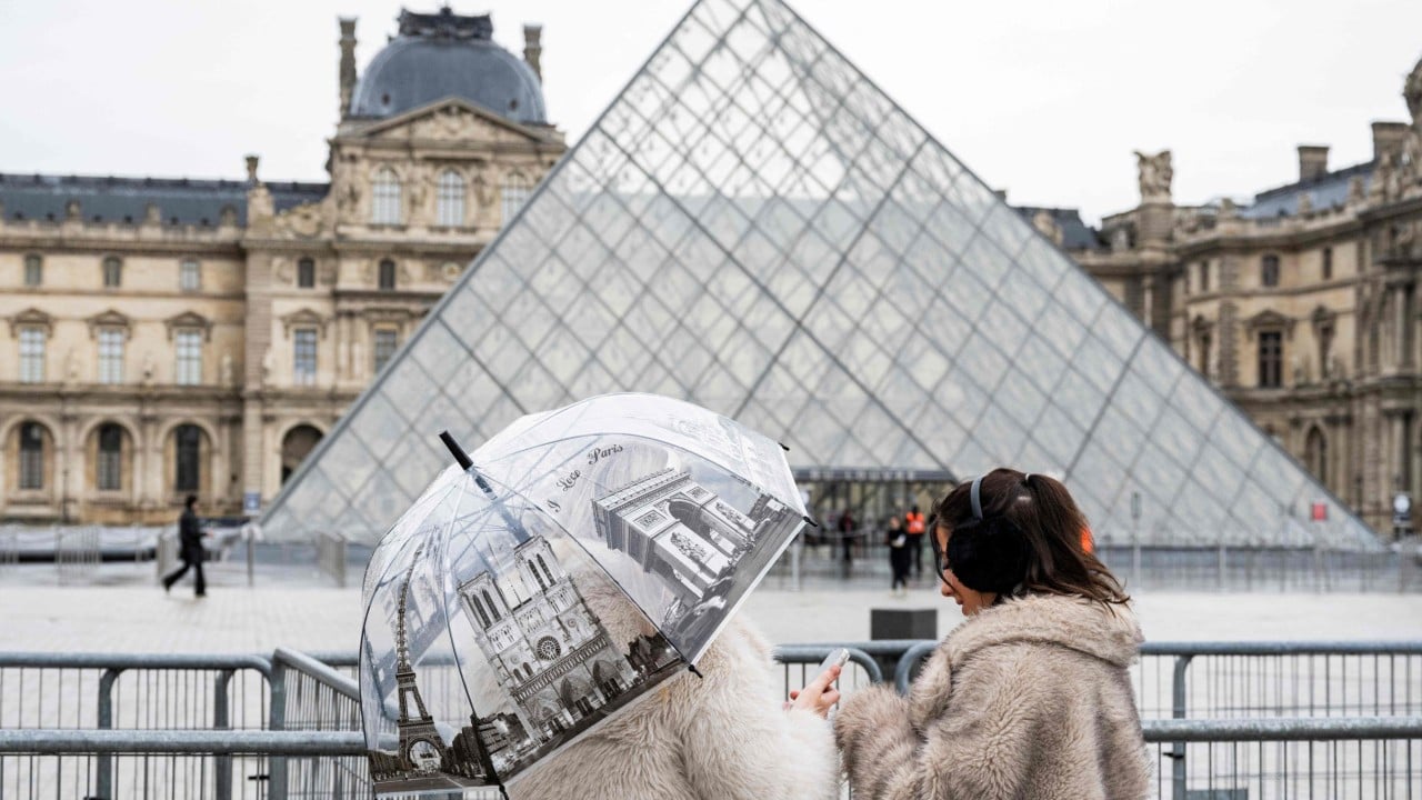 9 arrested over Louvre ticket fraud scheme involving Chinese tourists