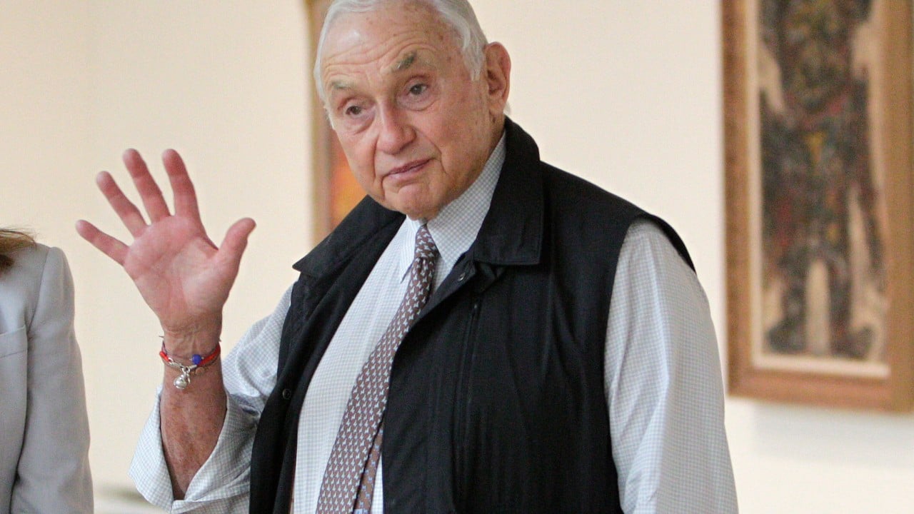 Ex-Victoria’s Secret CEO Les Wexner says he was ‘conned’ by Epstein