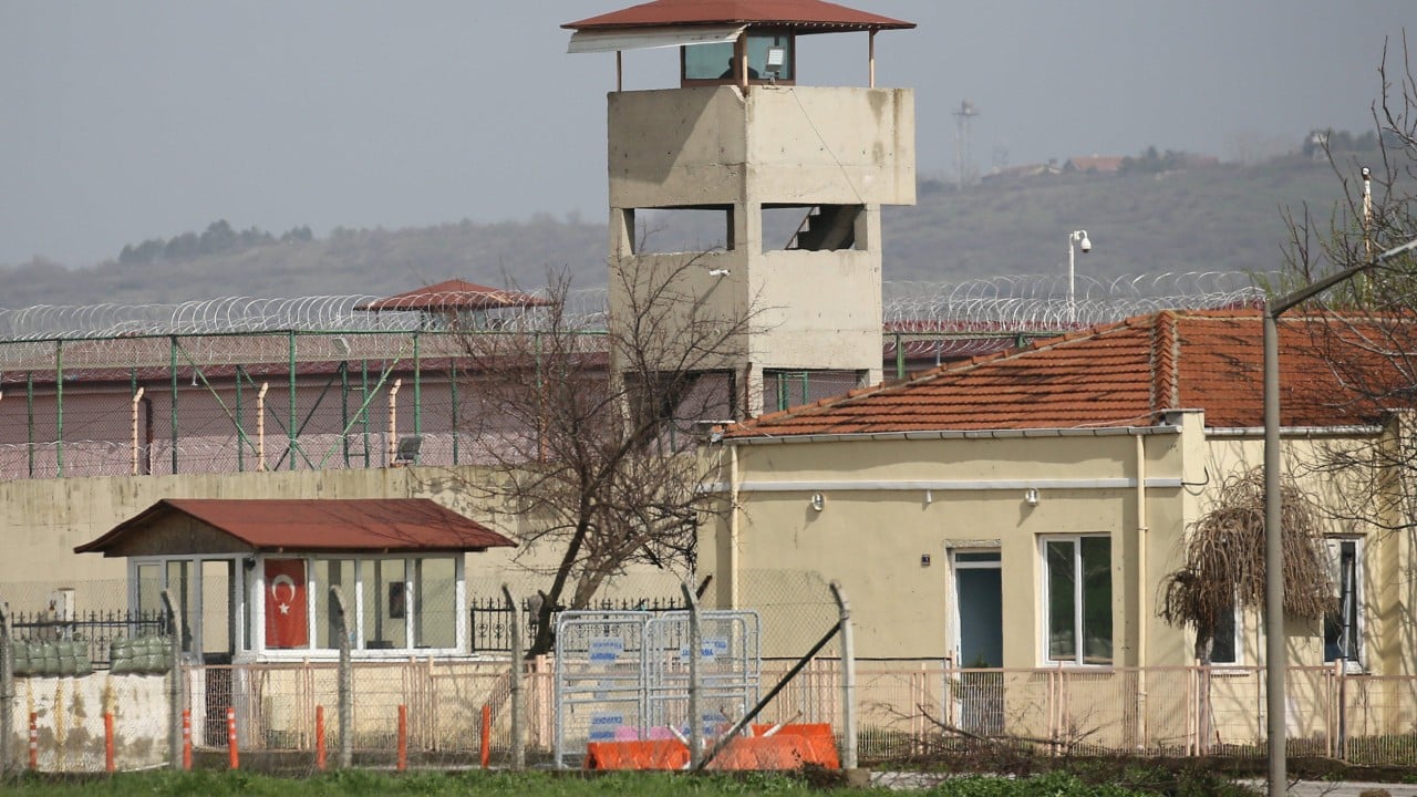 6 European activists held in Turkey while investigating prison conditions