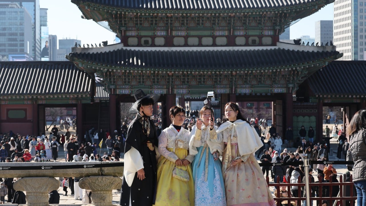 Chinese tourists flock to Seoul, child shoved in Tokyo crossing: SCMP’s 7 highlights