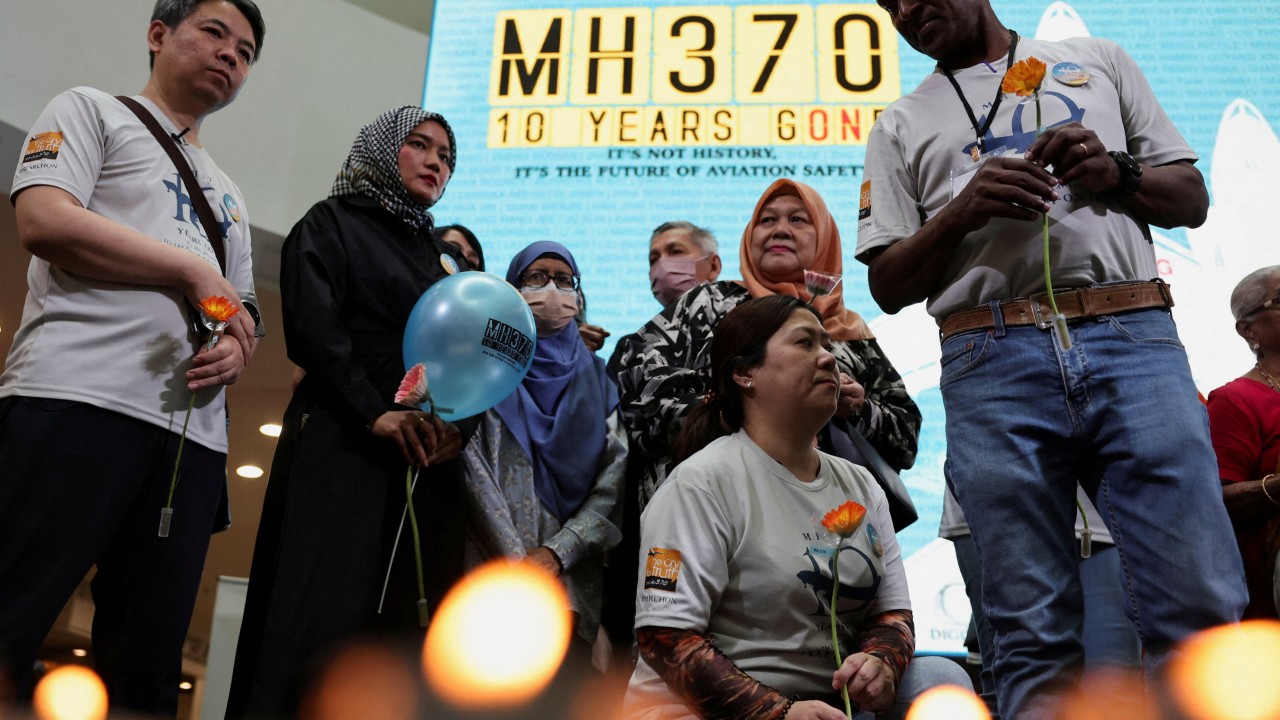 Families of MH370 passengers urge Malaysia to extend ocean search插图
