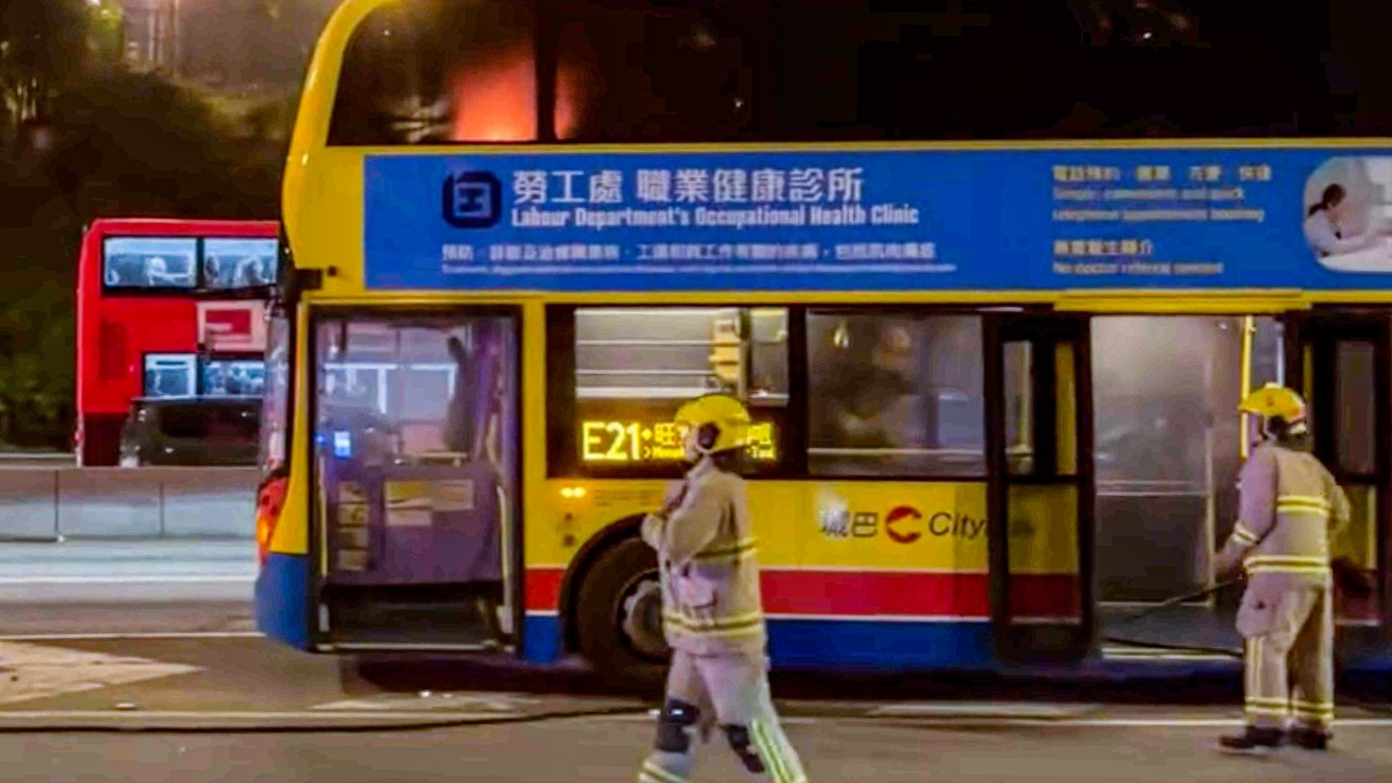 Man injured after lithium battery catches fire on Hong Kong bus插图