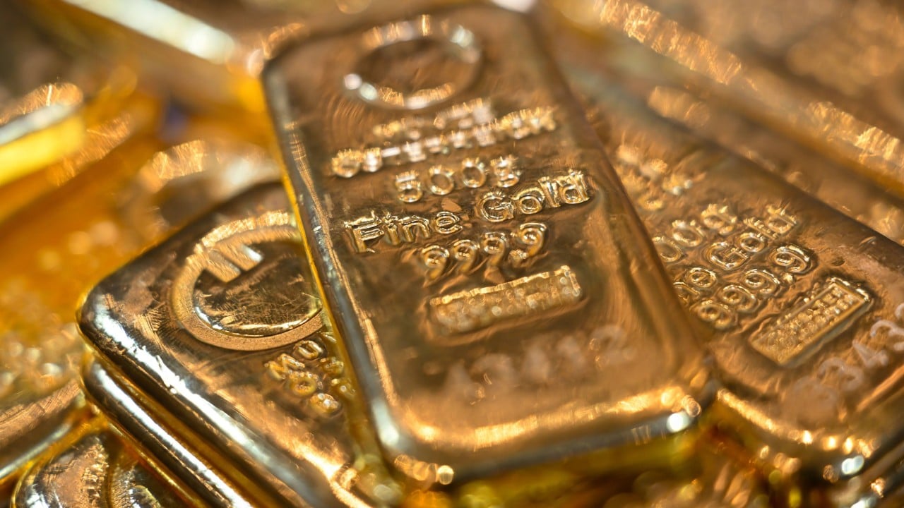 Gold slides as hawkish Fed and strong US dollar override geopolitical fears