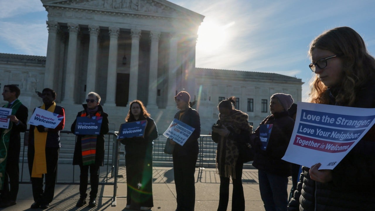 Supreme Court justices lean towards Trump in asylum-processing case