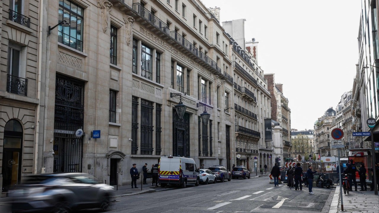 French police foil Paris bomb attack outside US bank