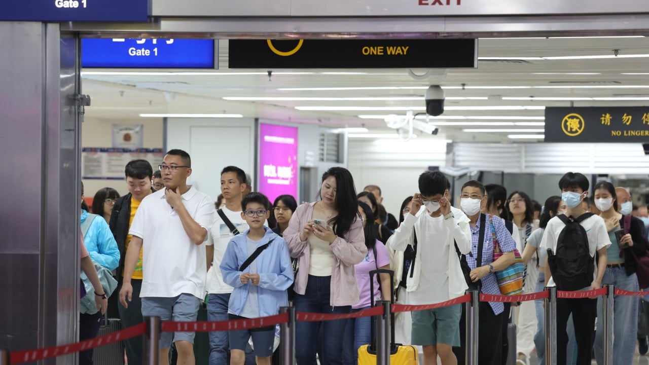 6.5 million people to pass through Hong Kong borders during coming holiday