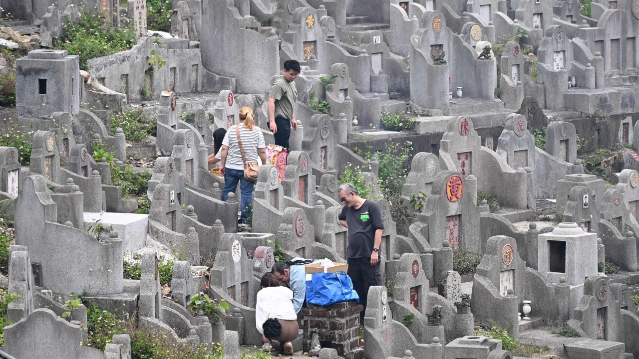 Young Chinese Reimagine Ancient Tomb-Sweeping Ritual