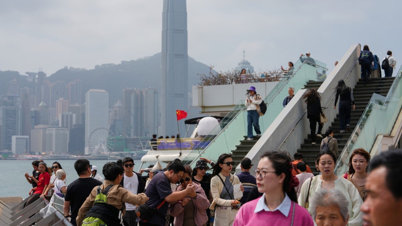Cheap tours blamed for coerced shopping in Hong Kong: tourism experts