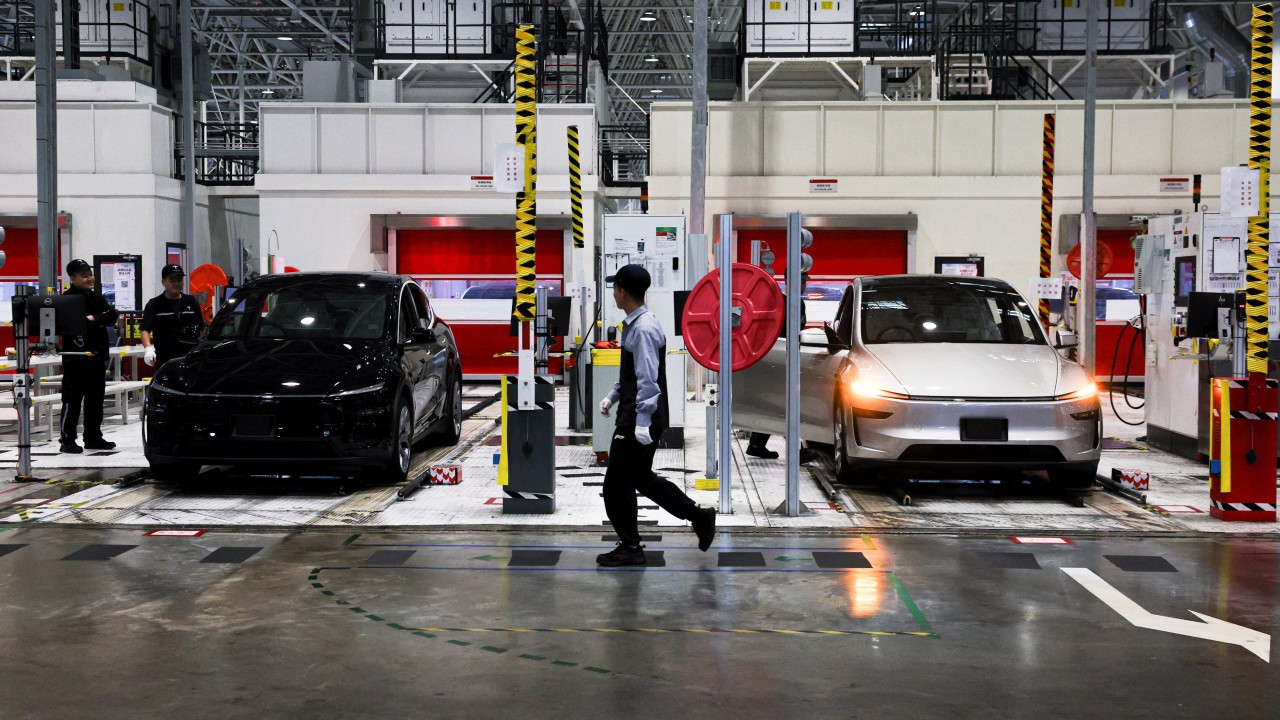 Çinli yatırımcılar, Tesla'nın AI çipindeki ilerlemesini kutluyor, yerel tedarikçilerin hisselerini yükseltiyor.