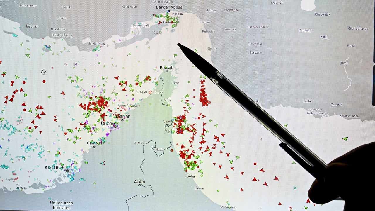 Hong Kong-flagged oil tanker passes through Strait of Hormuz amid US blockade