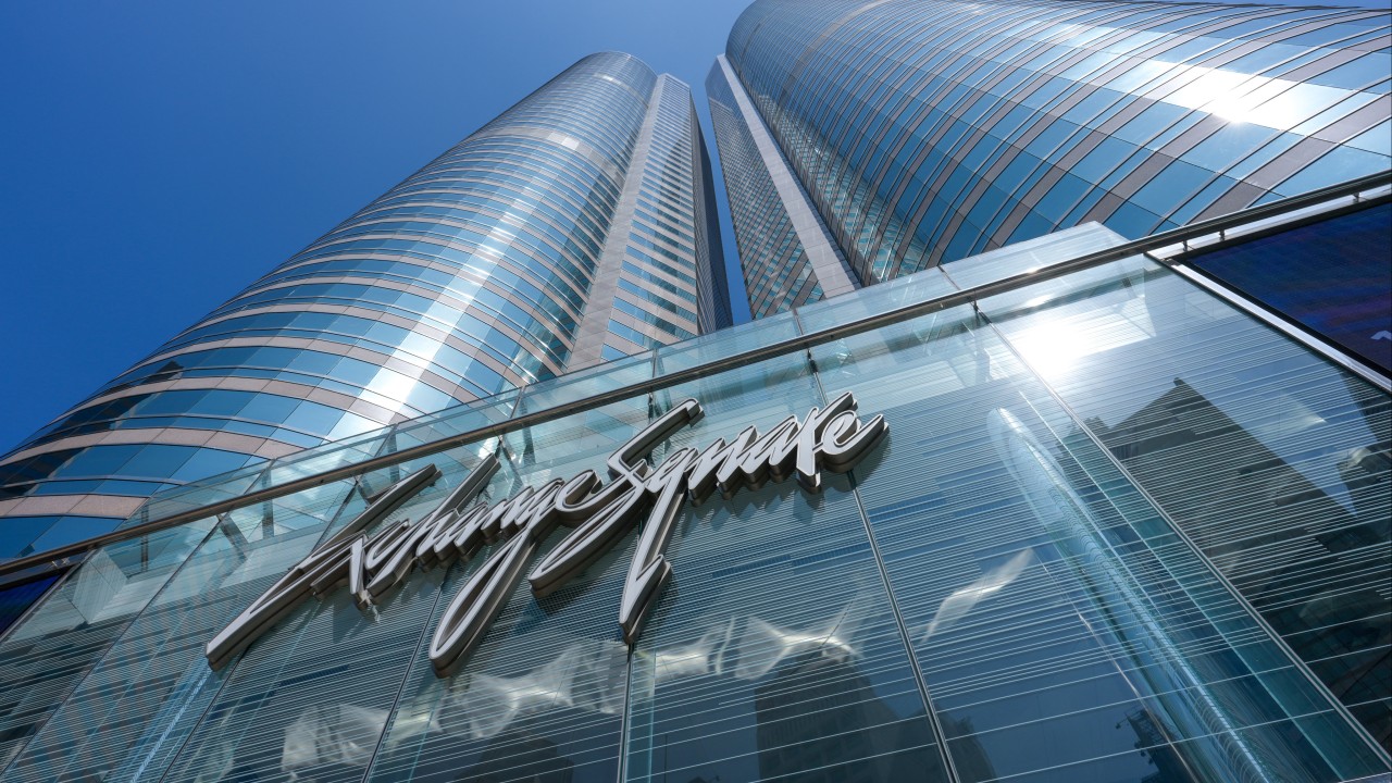 Chinese circuit-board supplier Victory Giant jumps in Hong Kong share debut