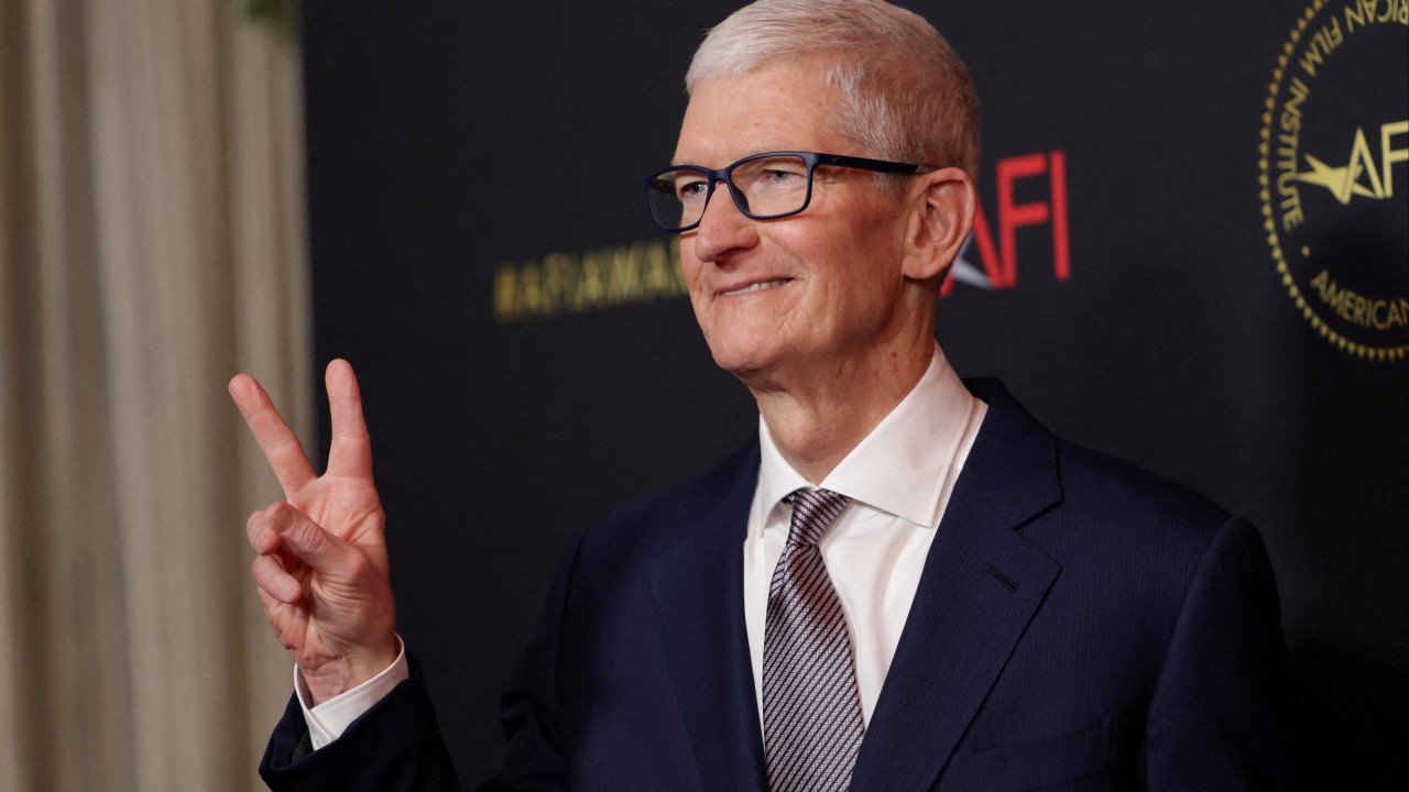 Tim Cook to step down as Apple CEO, handing reins to firm’s hardware leader