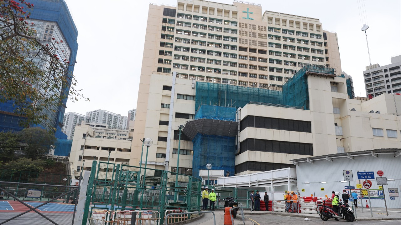 2 women killed in separate traffic accidents involving goods vehicle and coach