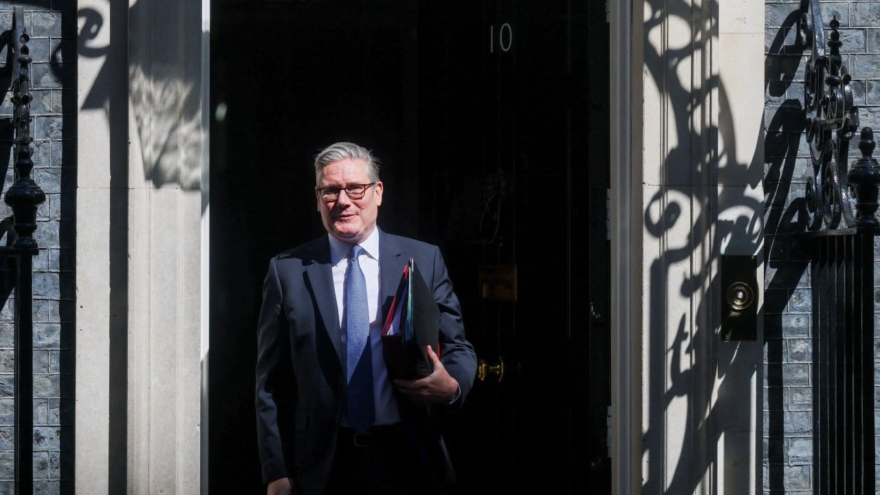 İngiltere Başbakanı, Mandelson skandalı nedeniyle istifa etmeyeceğini ısrarla belirtti.