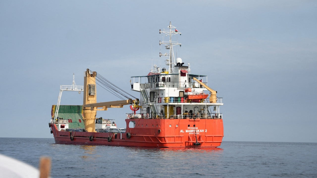 Trump, Hürmüz Boğazı'nda mayın döşeyen botları 'vurup öldürecek' dedi.
