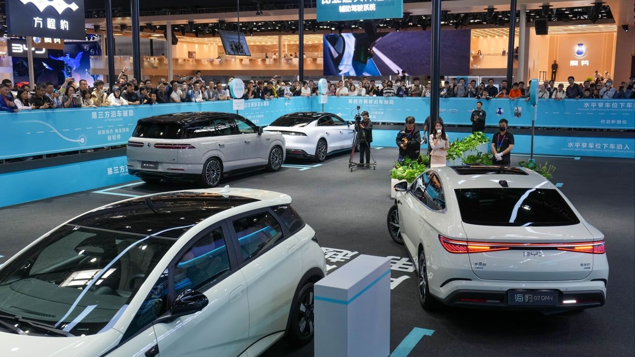 BYD Hikes DiPilot 300 Price 21% on Memory Costs