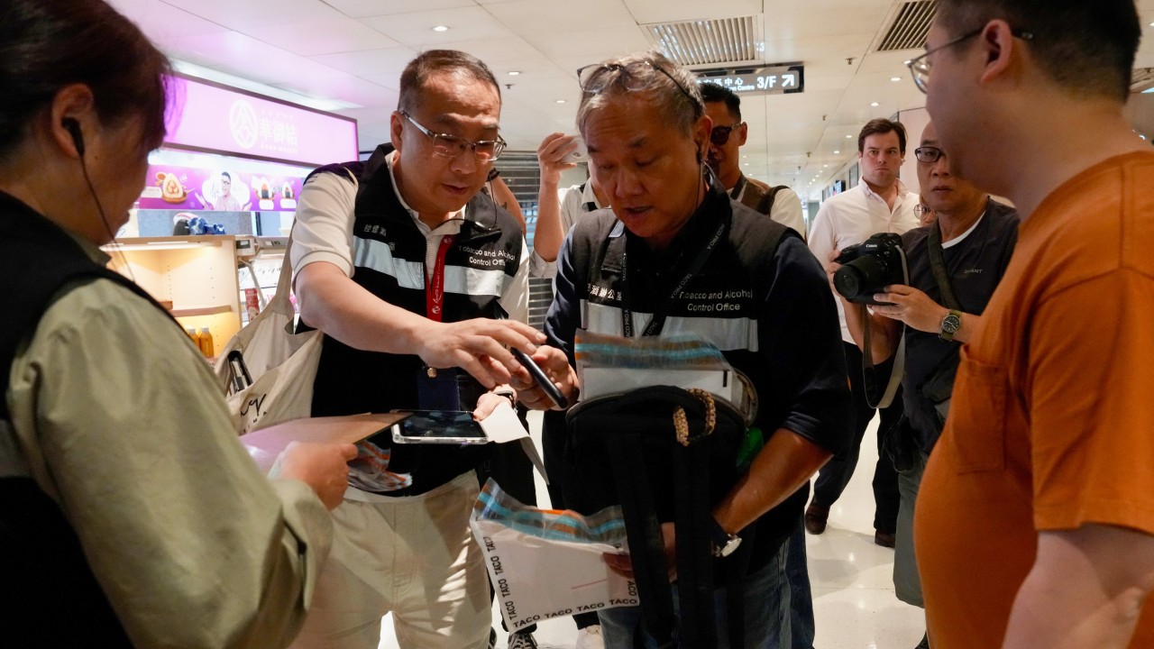2 Hongkongers penalised as new public vaping ban takes effect