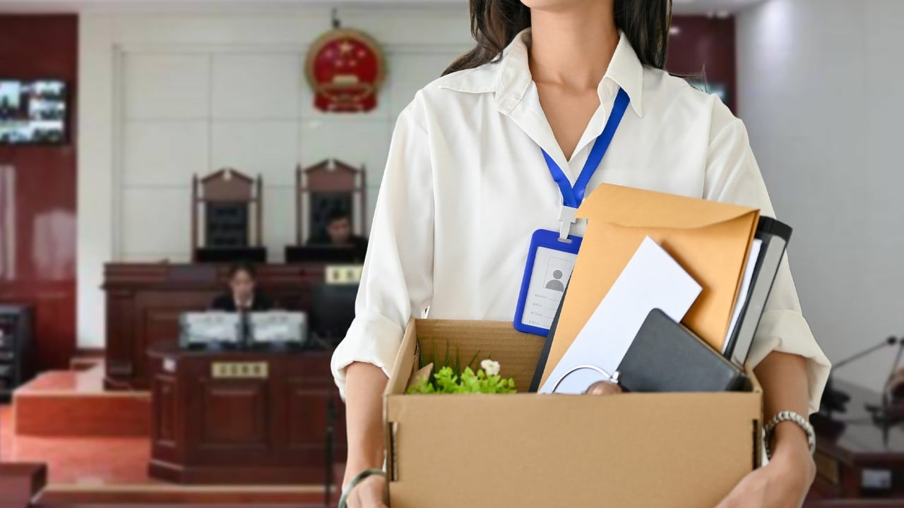 Mulher chinesa demitida por causa de emprego em empresa rival do marido recebe US$ 101 mil por demissão sem justa causa Mulher chinesa demitida por causa de emprego em empresa rival do marido recebe US$ 101 mil por demissão sem justa causa