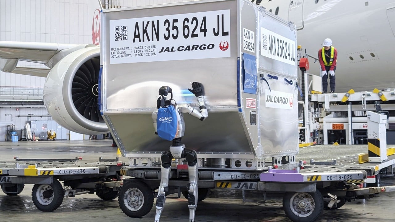 Chinese Humanoids Hit Japan Airports