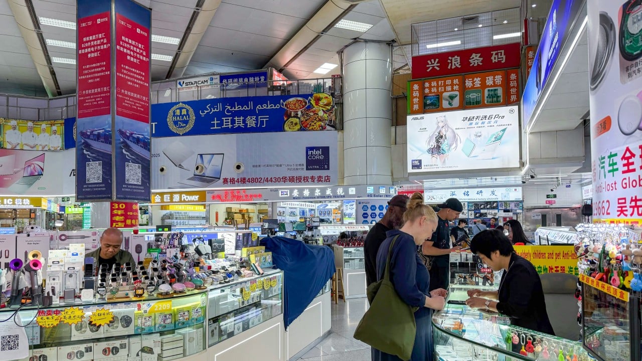 Shenzhen Traders Face Memory Chip Crash