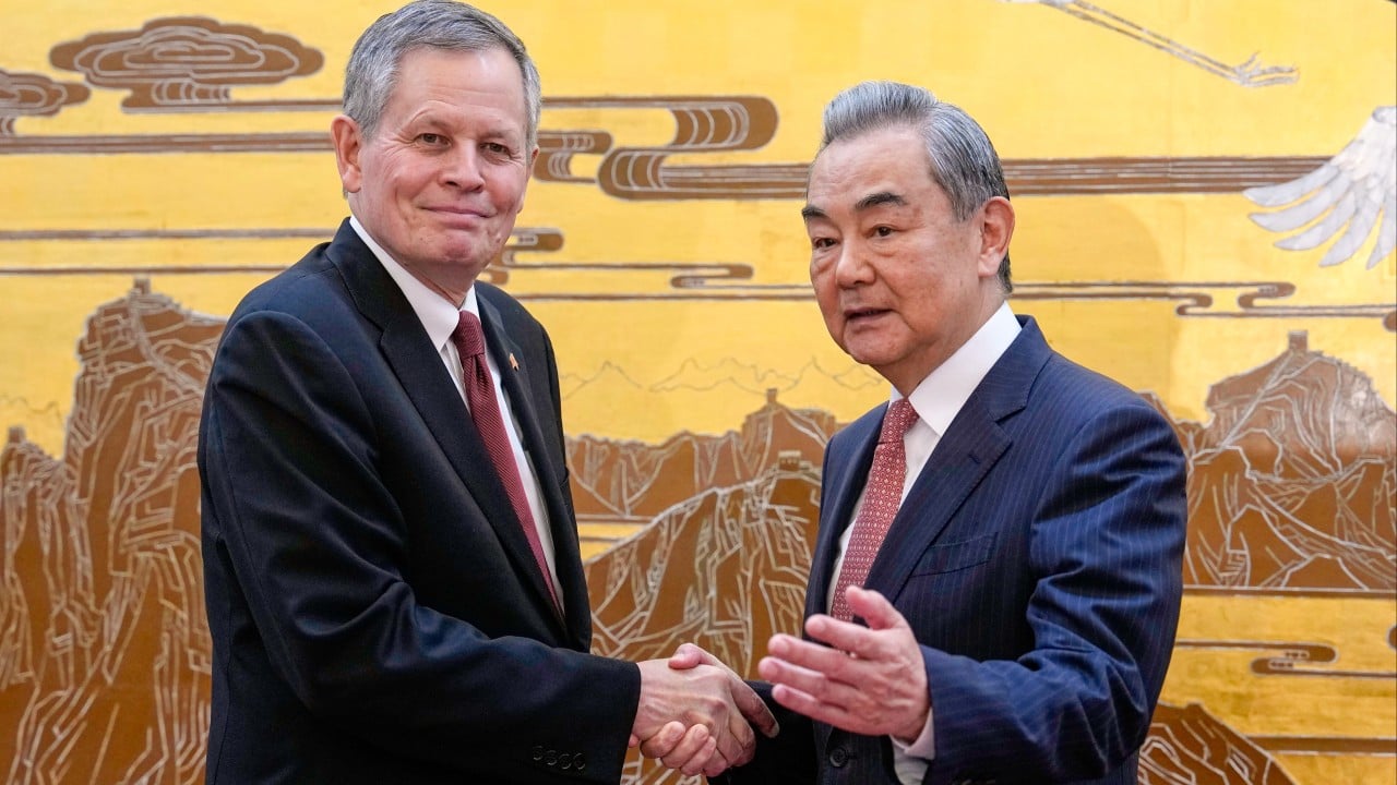 O que a China disse a um aliado próximo de Trump antes da viagem do líder dos EUA a Pequim? O que a China disse a um aliado próximo de Trump antes da viagem do líder dos EUA a Pequim?