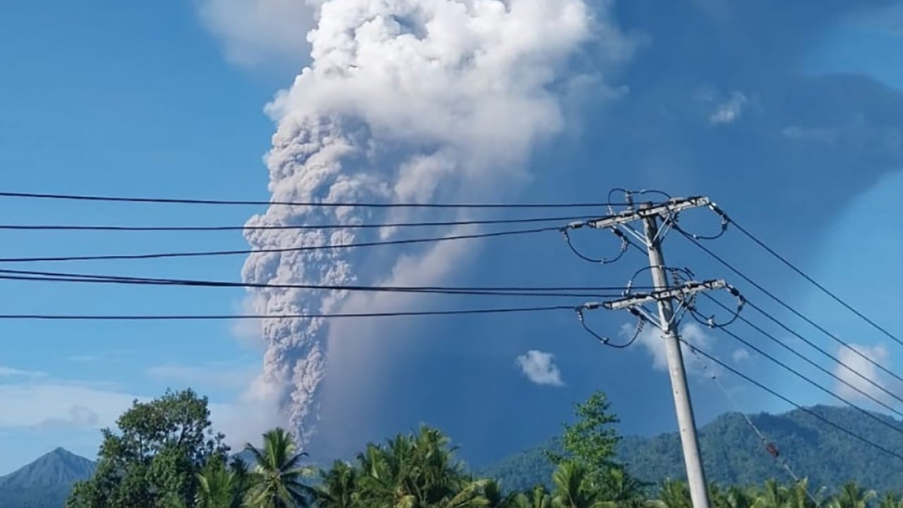 Mount Dukono eruption in Indonesia kills 3 hikers, including 2 Singaporeans