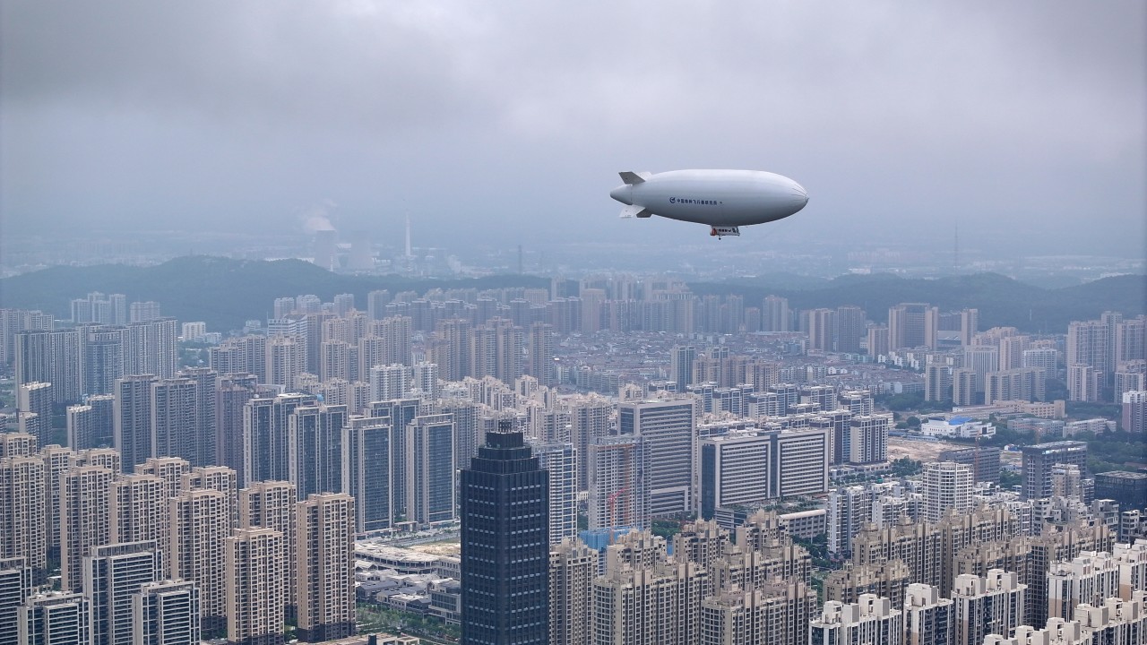 China marks milestone with first home-certified airship pilots