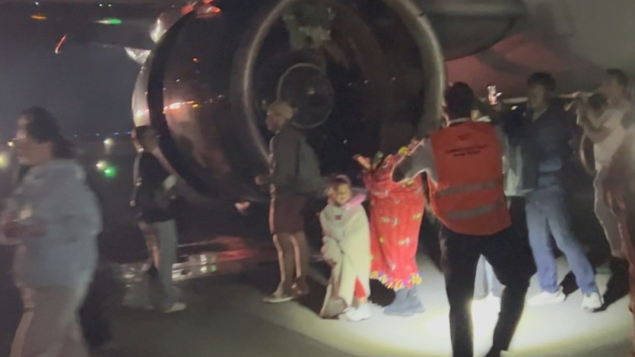 Person dies after being hit by Frontier Airlines plane at US airport