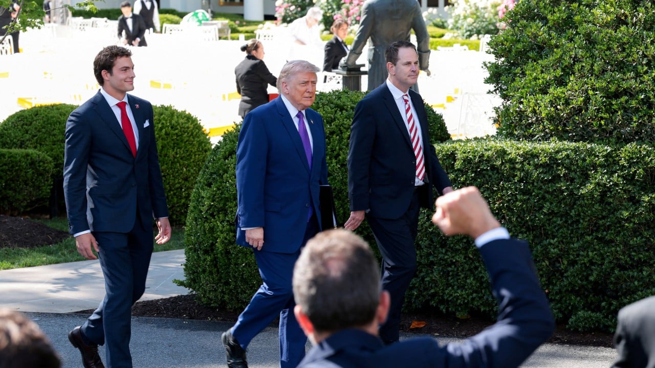 Trump reist naar Beijing voor cruciale top met Xi Jinping
