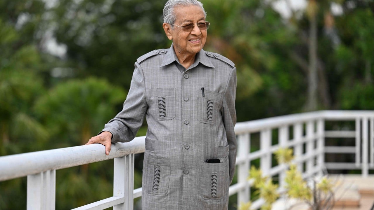 Mahathir Mohamad minimiza críticas sobre seu estilo de governo autoritário