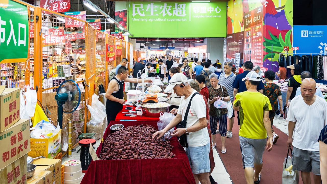 Shanghai man, 78, lives in supermarket, offers flat to nanny