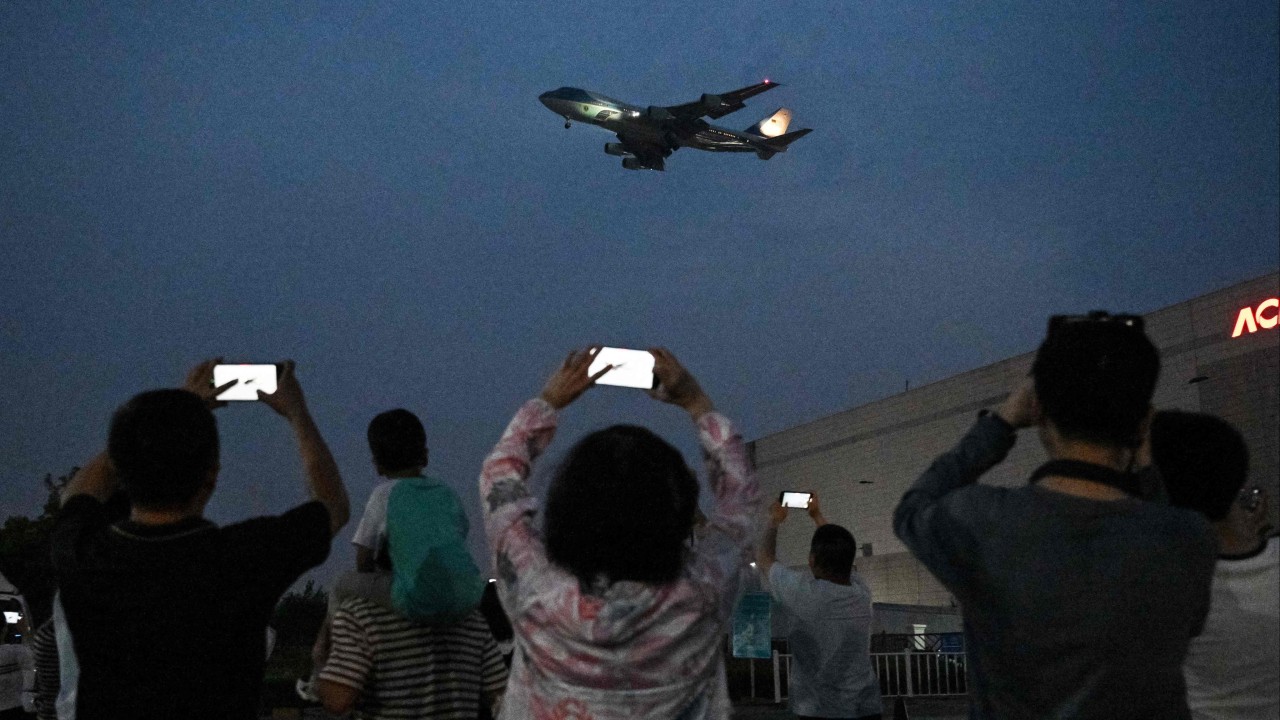 Trump's Air Force One sparks fascination in China