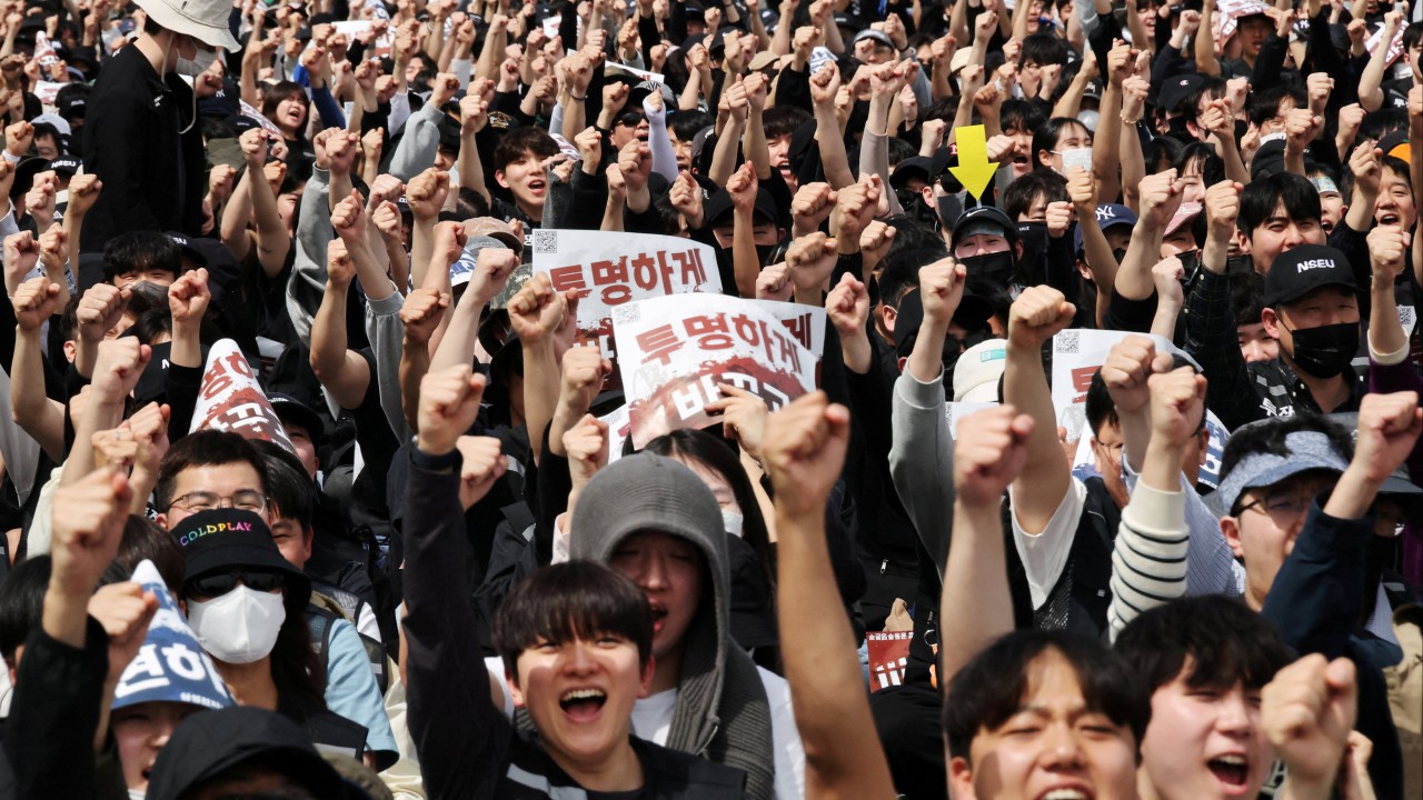 South Korea weighs emergency arbitration to avert Samsung strike