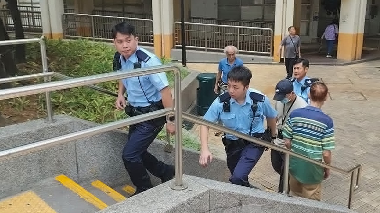 The Hong Kong Isolation Epidemic Behind the Tragedy of a Daughter Stranded With Her Dead Mother