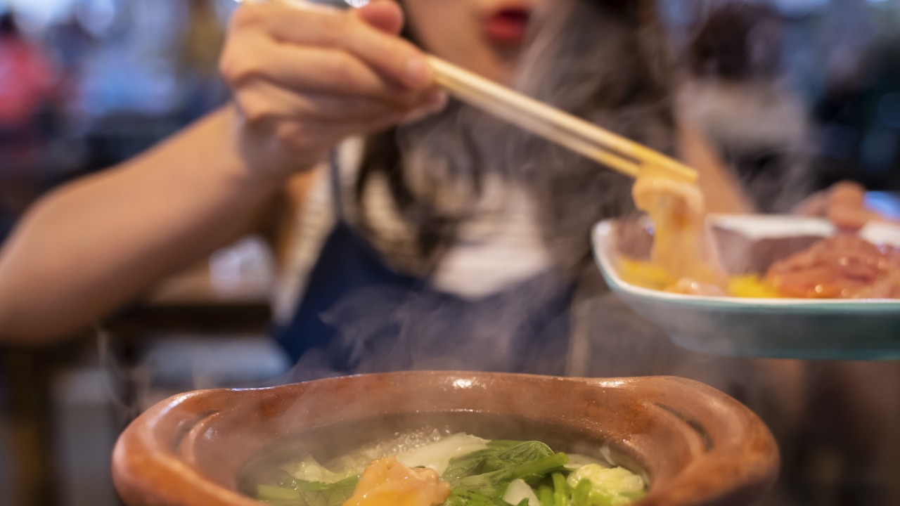 Woman develops 8cm throat ulcer from eating hotpot too fast