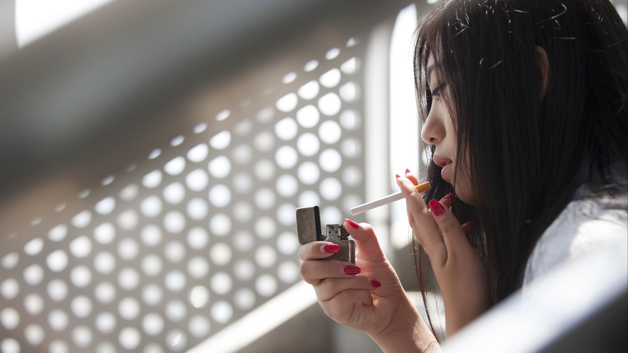 China teacher rebukes student over smoking area benches