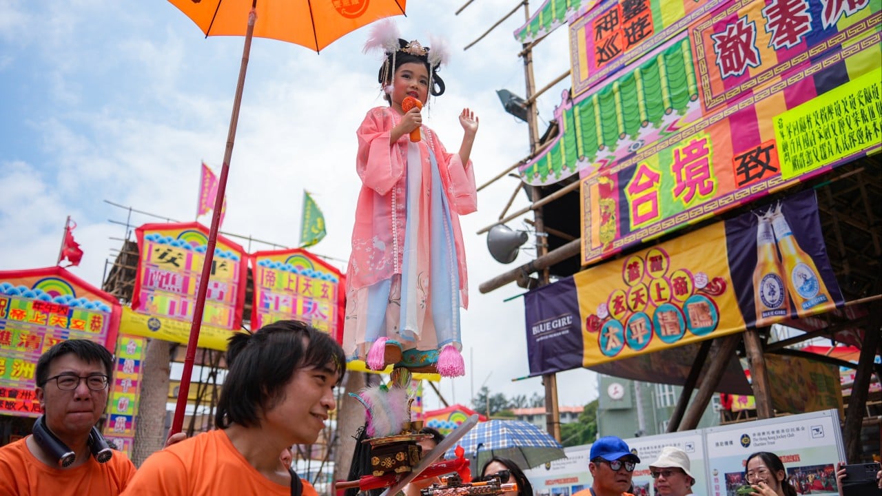 Crowds top 10,000 at Hong Kong’s Cheung Chau Bun Festival as parade draws visitors