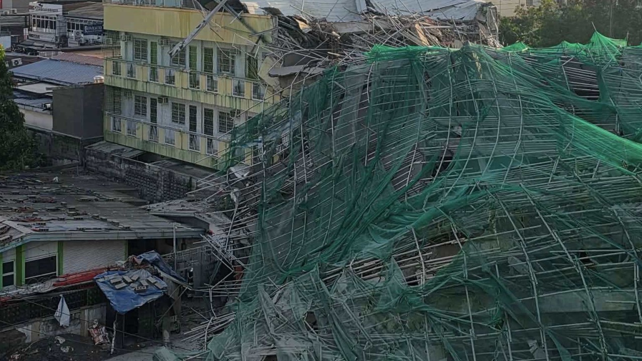 Edifício de nove andares em construção desaba nas Filipinas