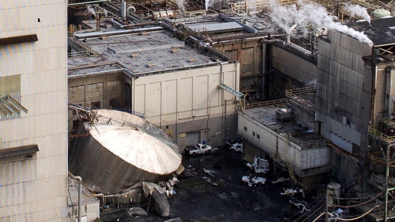 Crumpled chemical tank lays bare scale of deadly US paper mill disaster