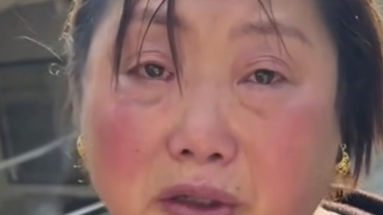China Official Mocked for Gold Earrings