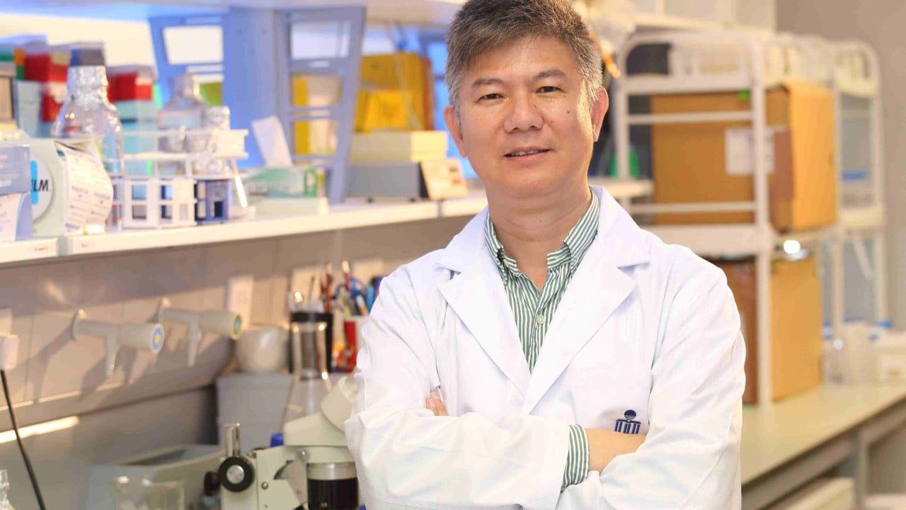 Disgraced professor who took HK$40,000 to admit unqualified student sent to jail