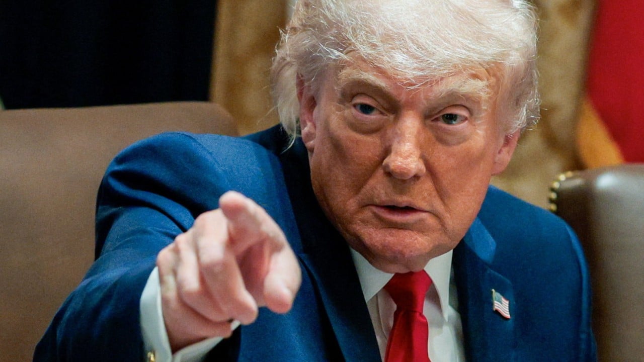 Trump, İran ve Hürmüz ile ilgili sorunun ardından Umman'ı 'havaya uçurmakla' tehdit ediyor gibi görünüyor.