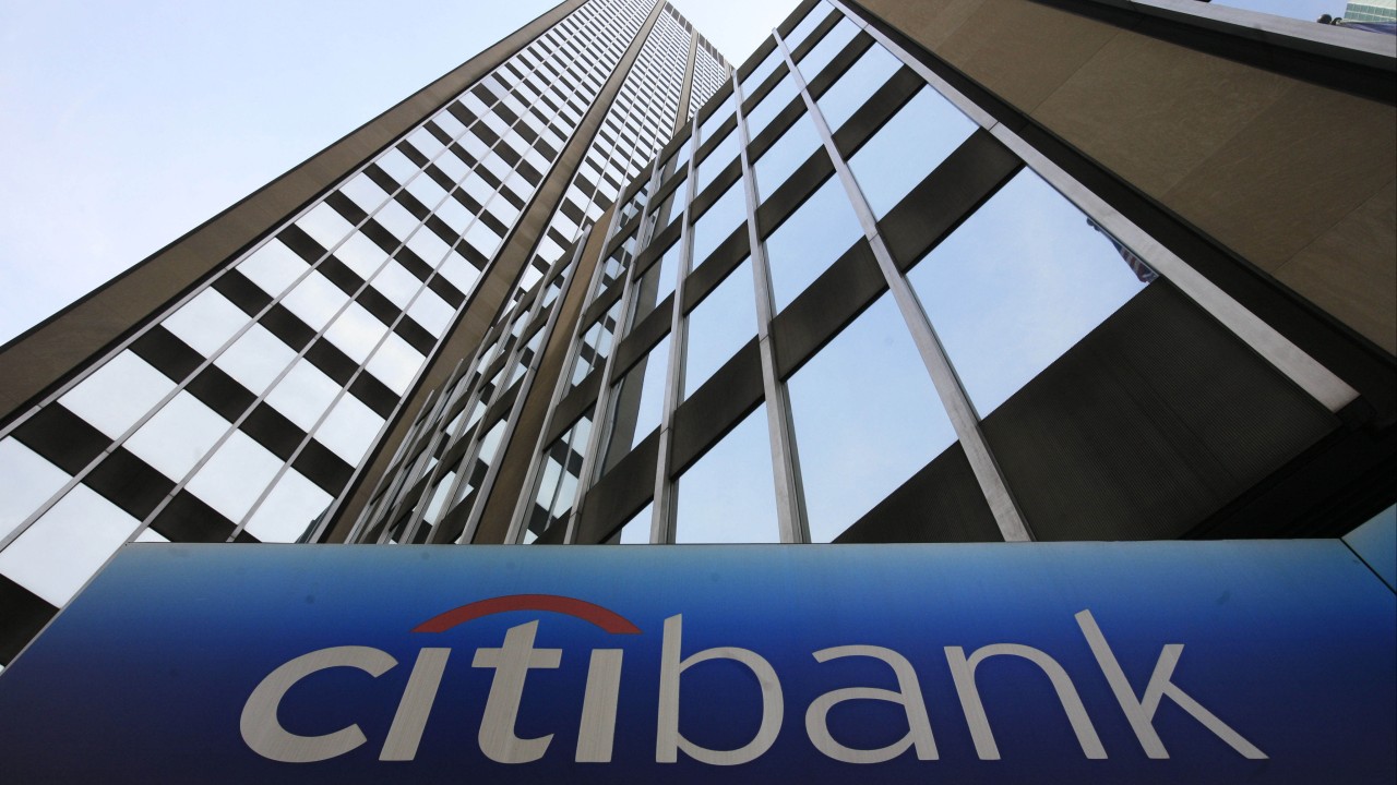 ABD bankaları, jeopolitik gerginliklere rağmen Hong Kong'da Amerikan yapay zekasıyla ilerliyor.