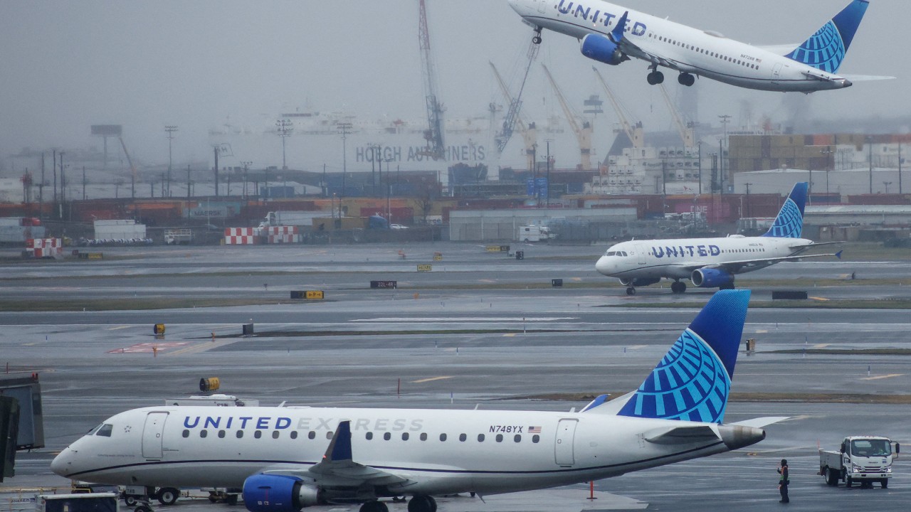 United flight returns to Newark over 'BOMB' Bluetooth name