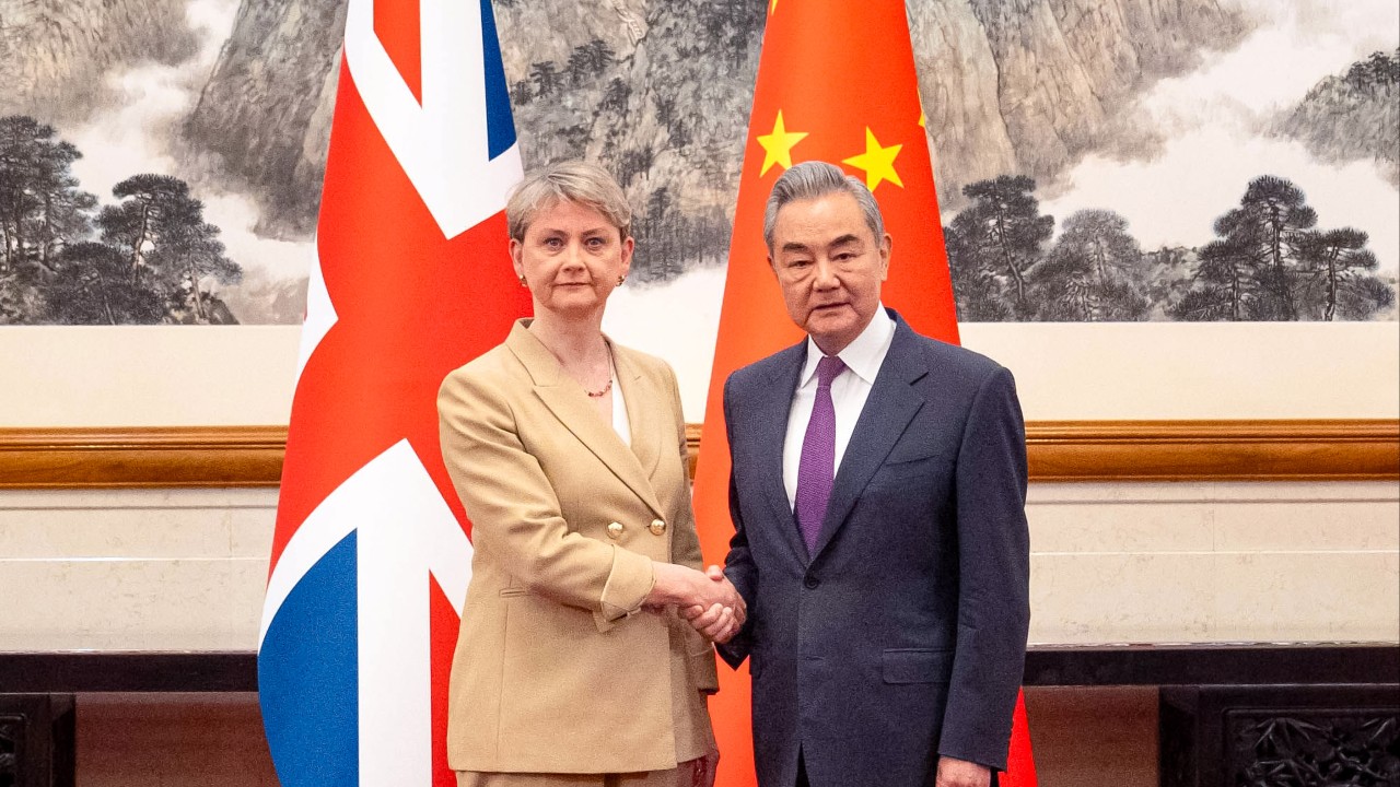 China and UK pledge enhanced ties, urge communication on global issues