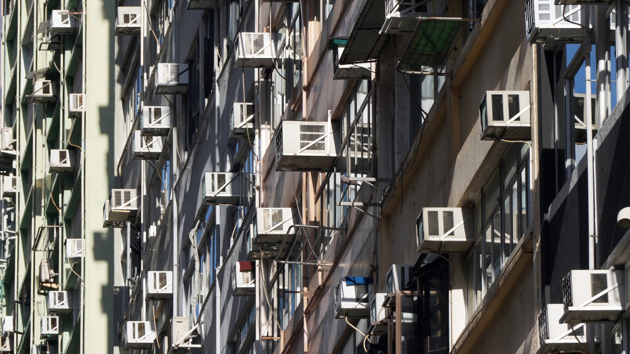 Hong Kong helpers seek AC relief amid record heatwave