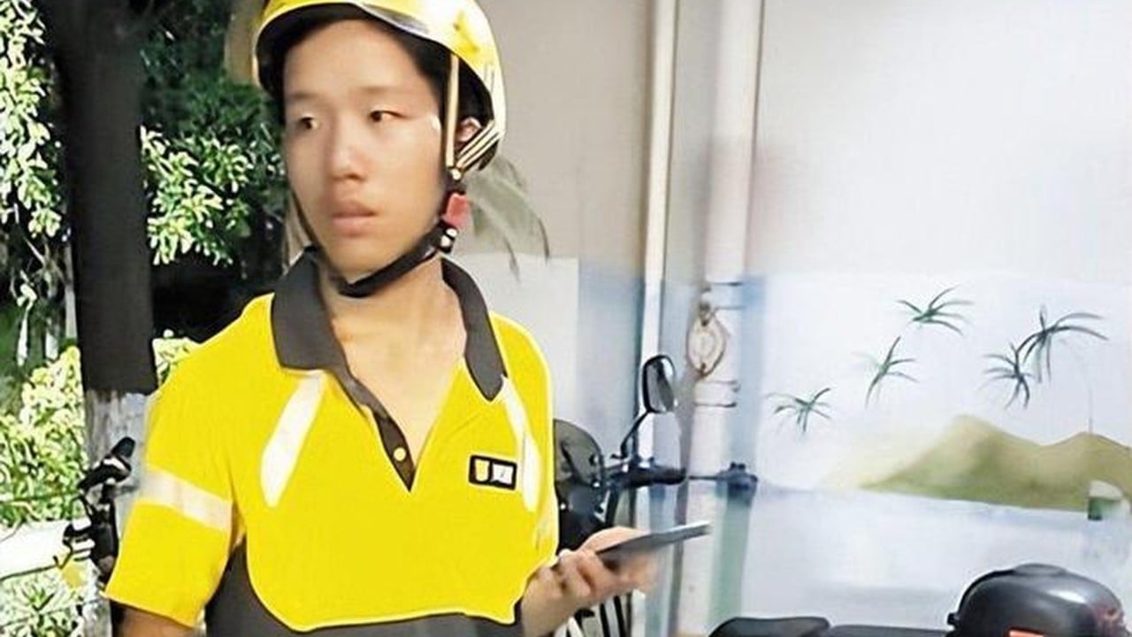 Chinese man, 19, lives under bridge with pet dog, works long hours to save for tuition