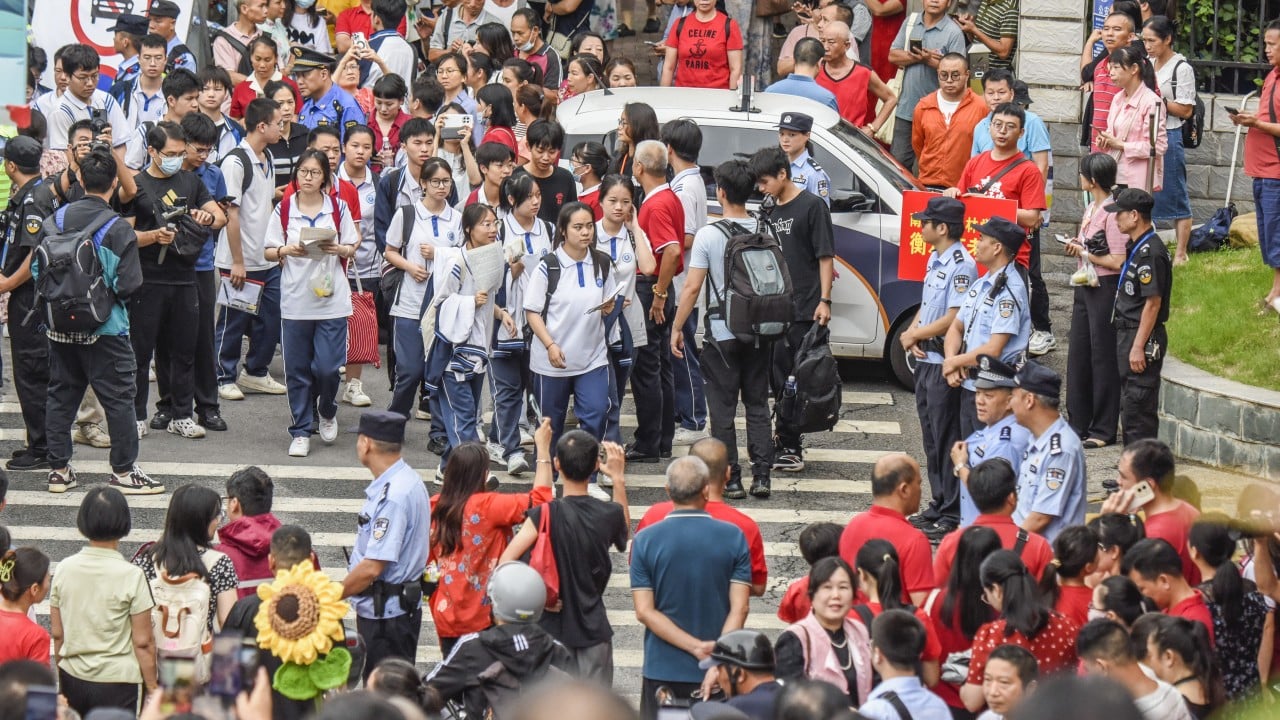 China students seek oxygen therapy for exam performance