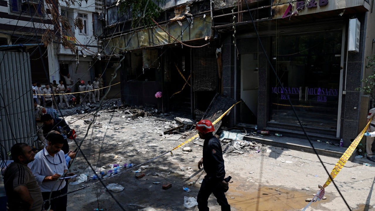 India hotel fire kills at least 21